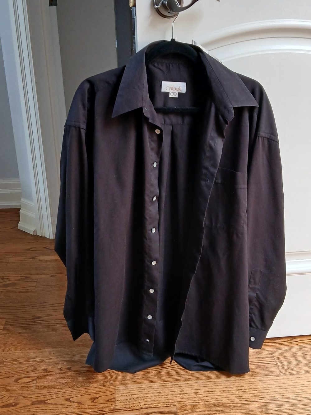 Black Button-Front Men's Shirt with Classic Collar